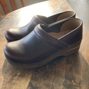 Dansko Size 37 Brown leather clogs